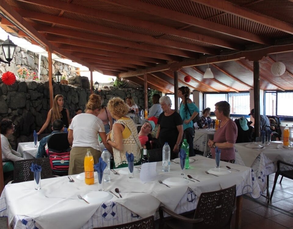 En las imágenes artesanos y usuarios compartiendo experiencias